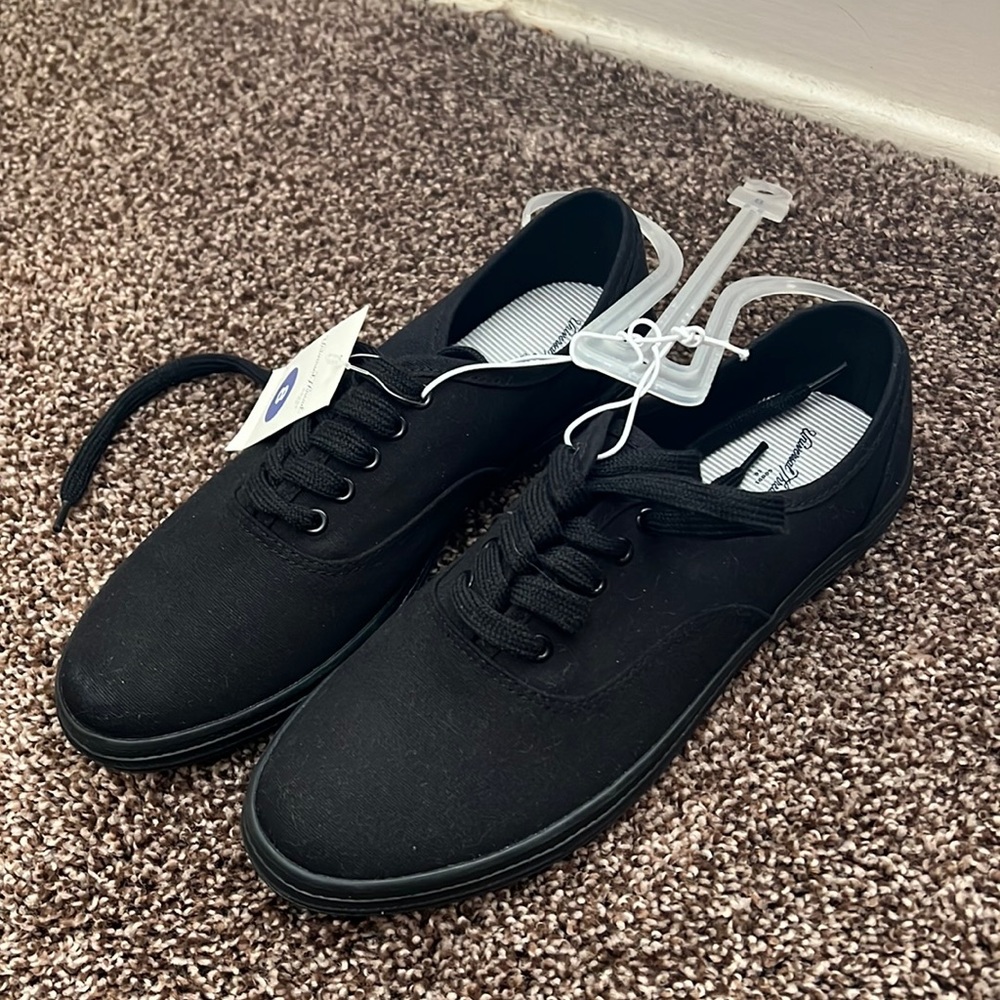 🆕 Universal Threads black shoes.